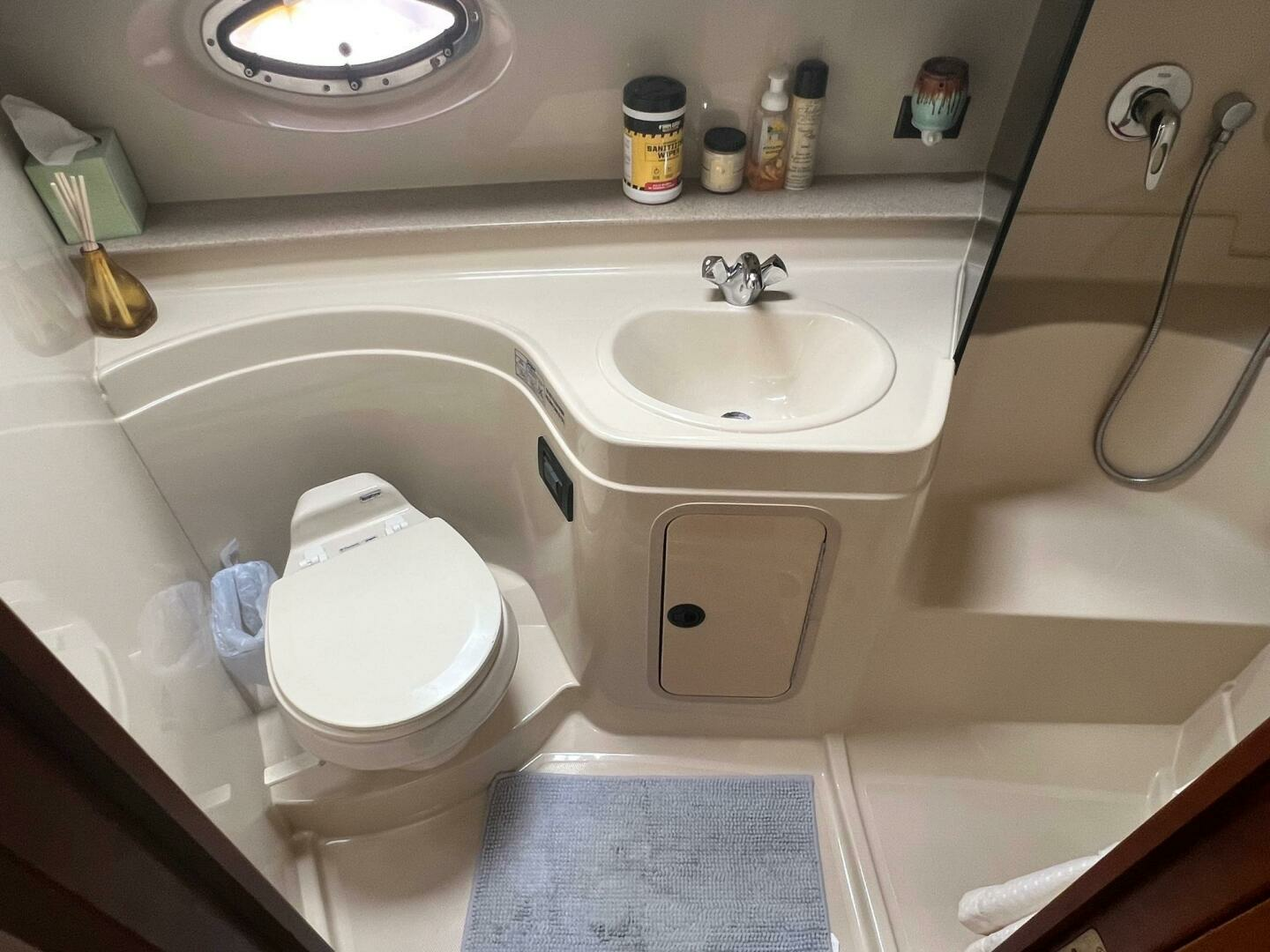 2007 Cruisers Yachts 340 Express - Image 31