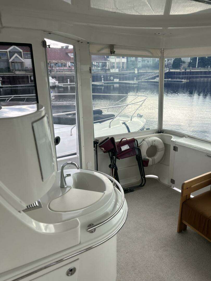 2003 Carver 466 Motor Yacht - Image 16