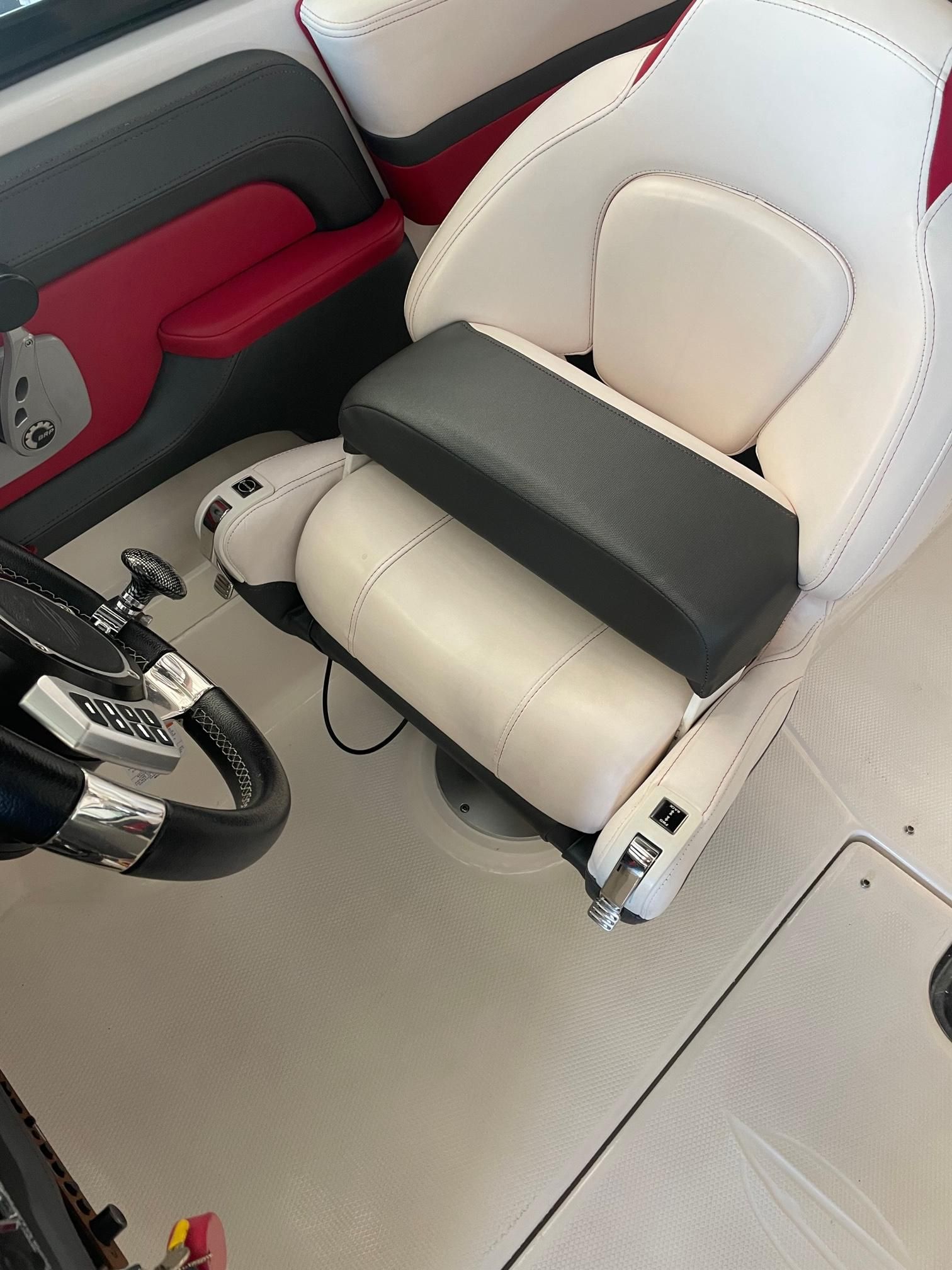 2019 Chaparral VRX2430 - 9