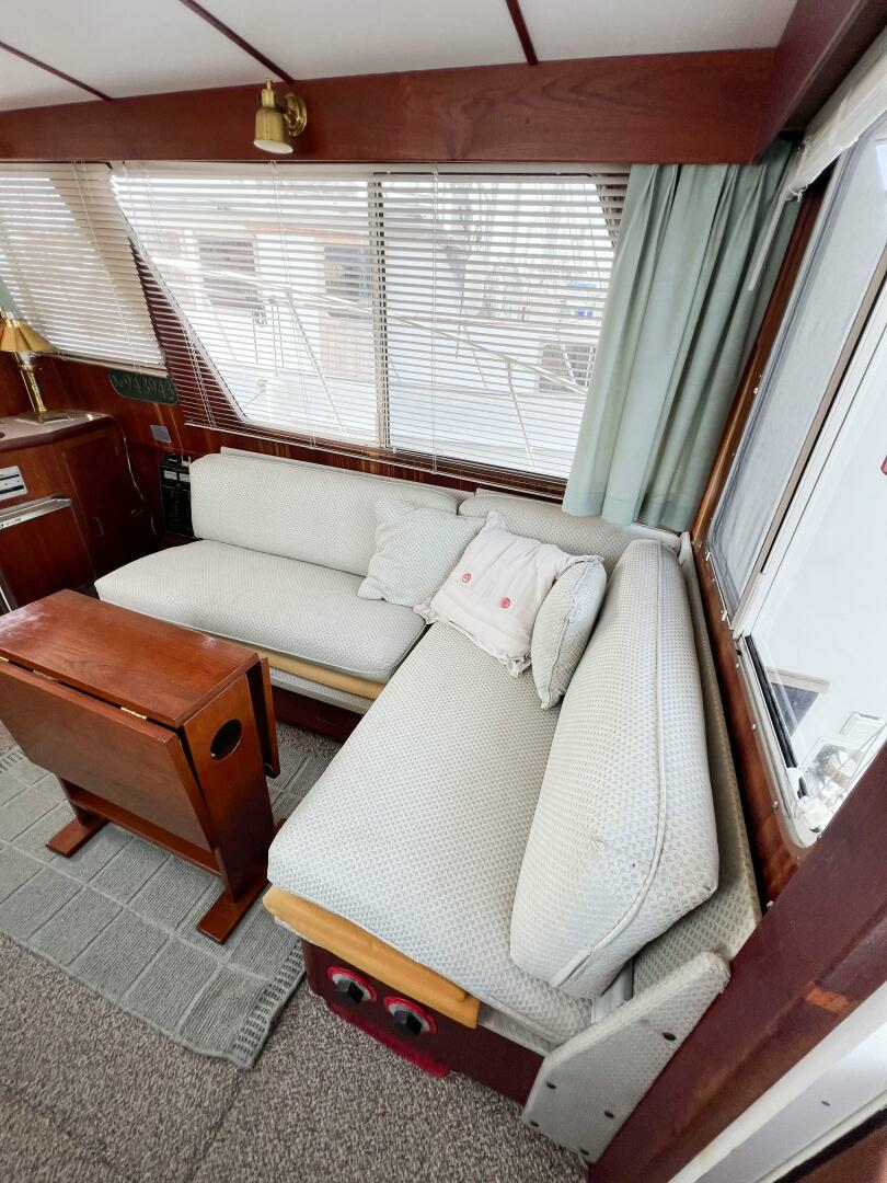 1987 Tollycraft 34 Sedan Sport - Image 25