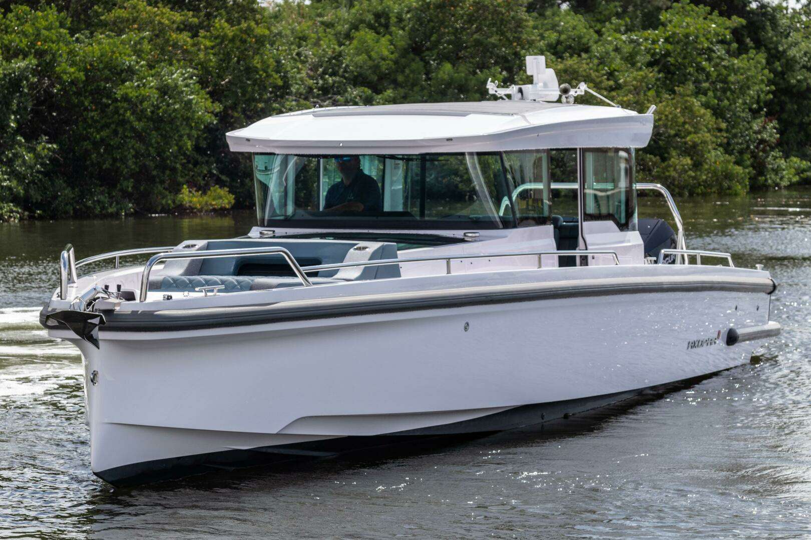 2024 Axopar 37XC CROSS CABIN - Image 27