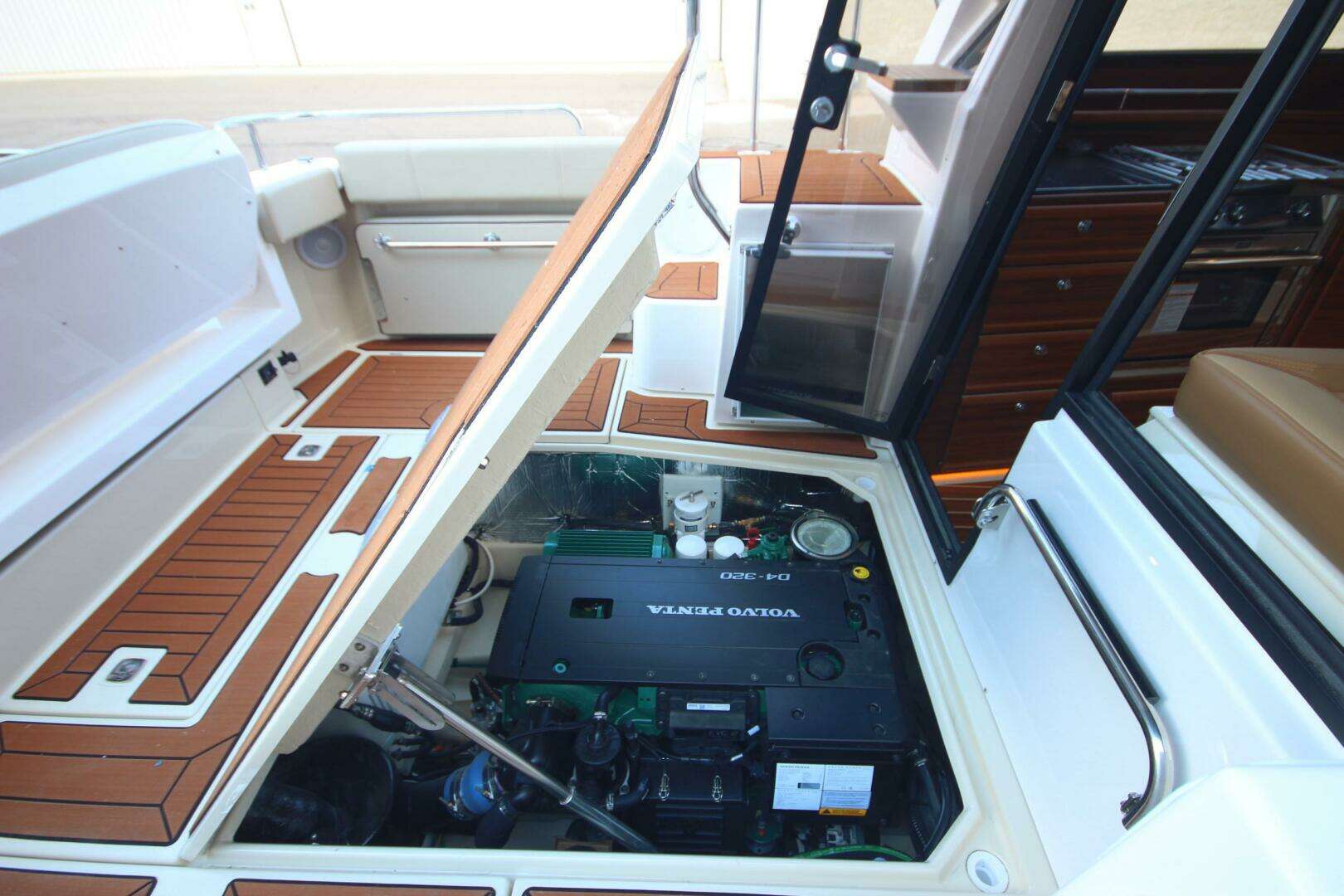 2025 Ranger Tugs R-29 Command Bridge Luxury Edition - Image 22