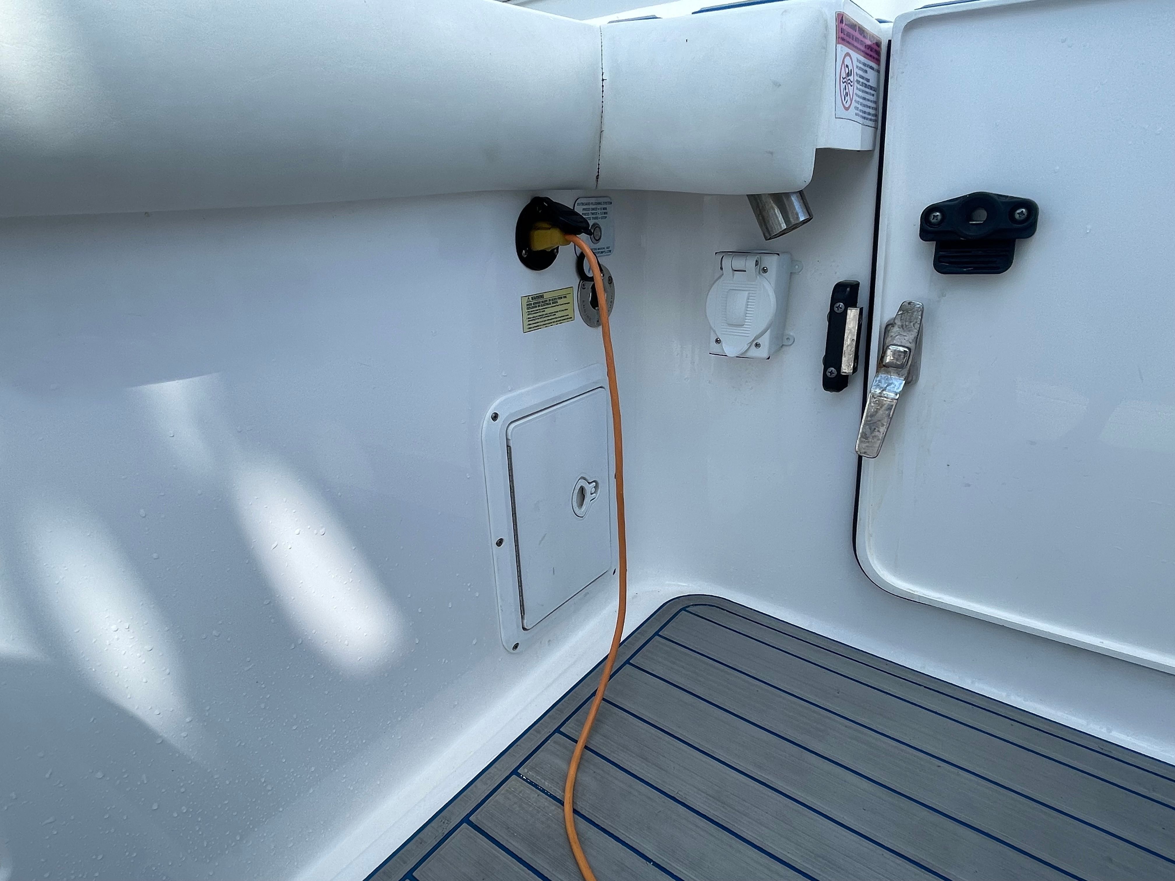 2017 Everglades 325 Center Console - 22