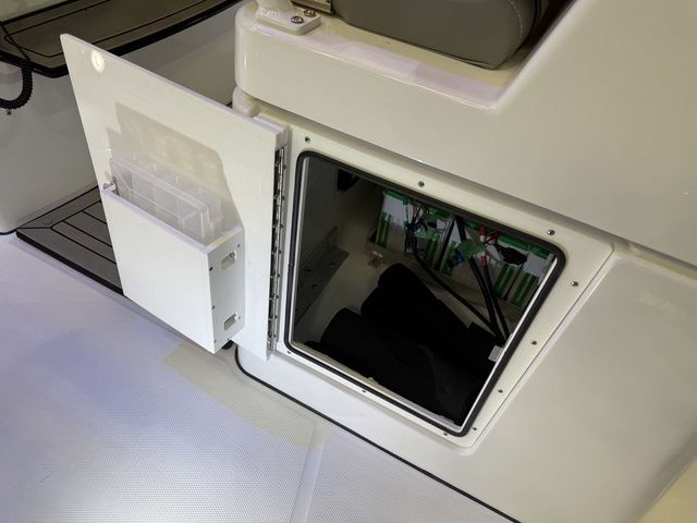 2026 Everglades 285 Center Console - 21