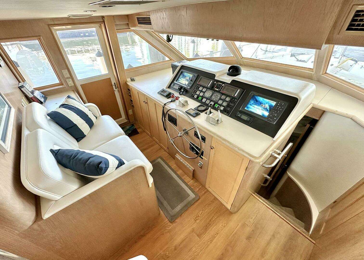 1994 Hatteras Cockpit Motoryacht - Image 28