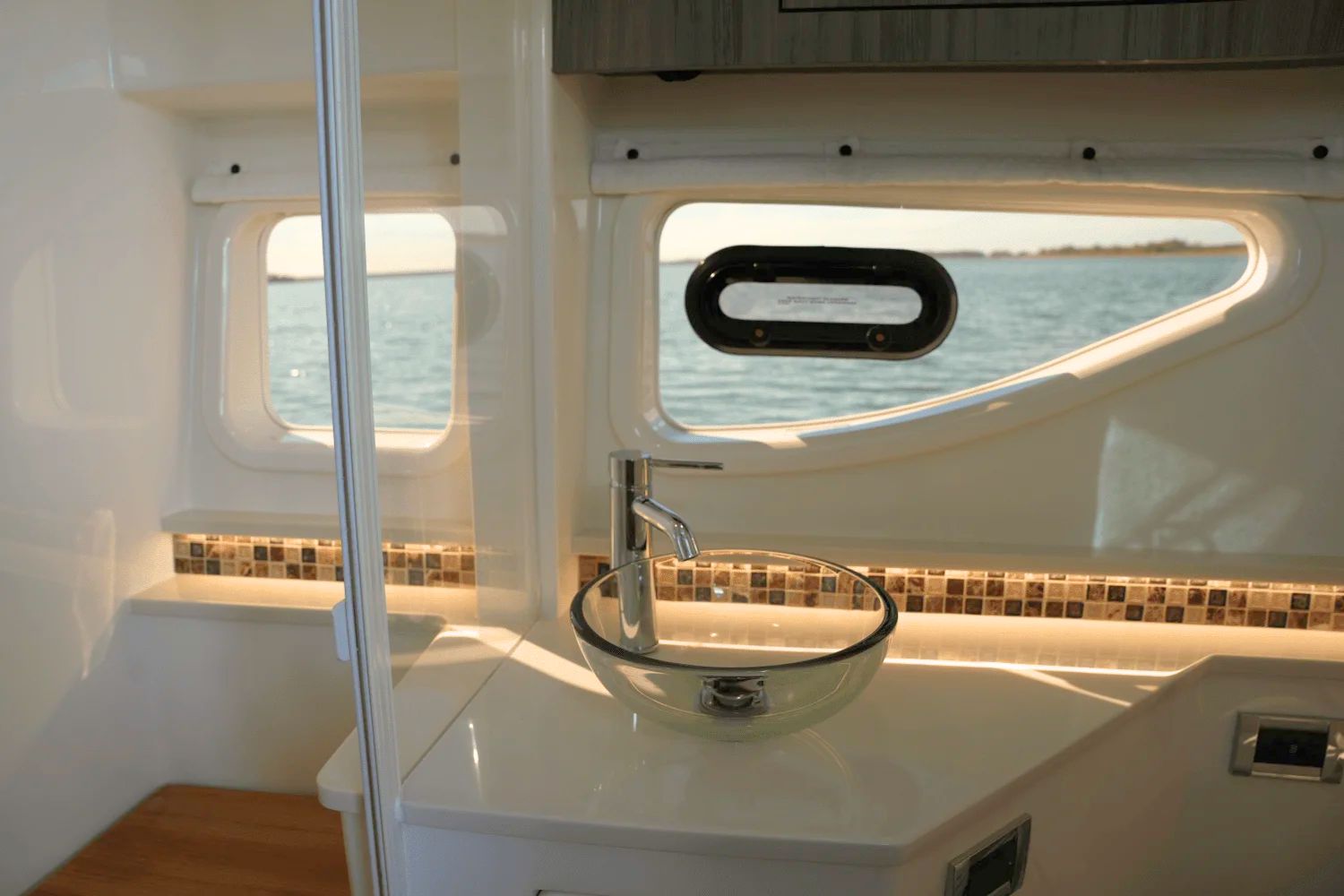 2025 Sea Ray Sundancer 370 - 44