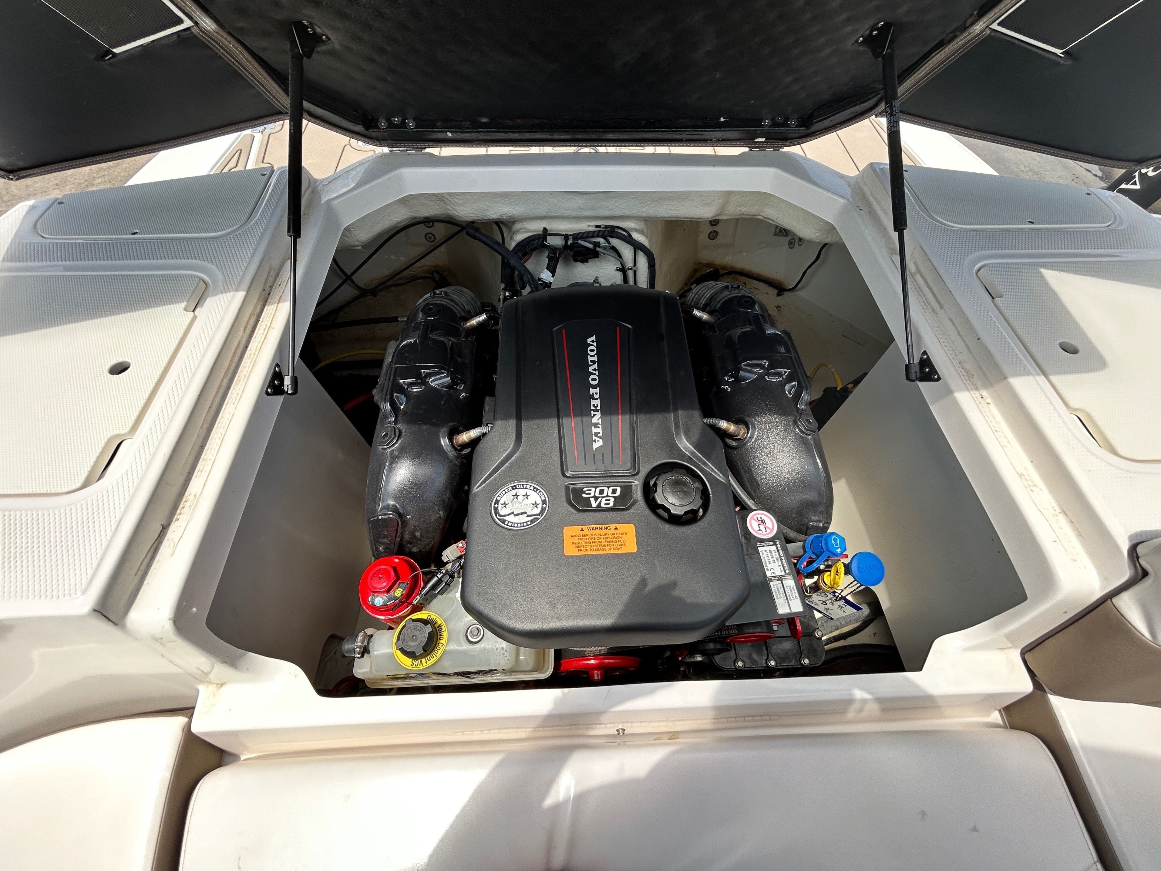 2018 Chaparral 23 Surf - 56