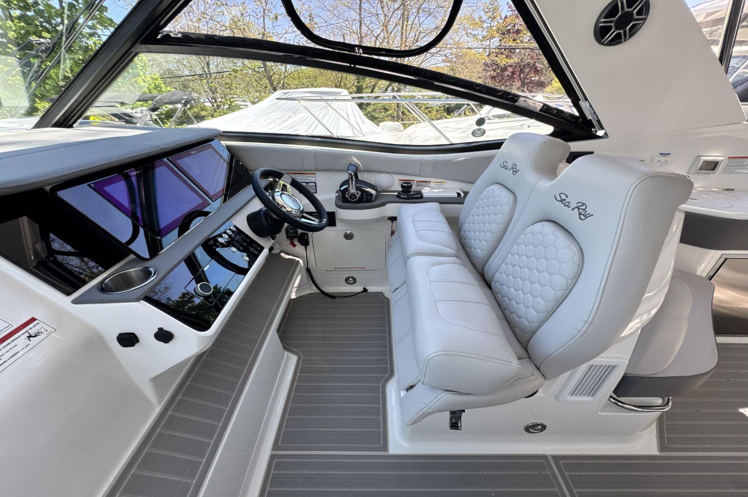 2026 Sea Ray Sundancer 320 Outboard - 22