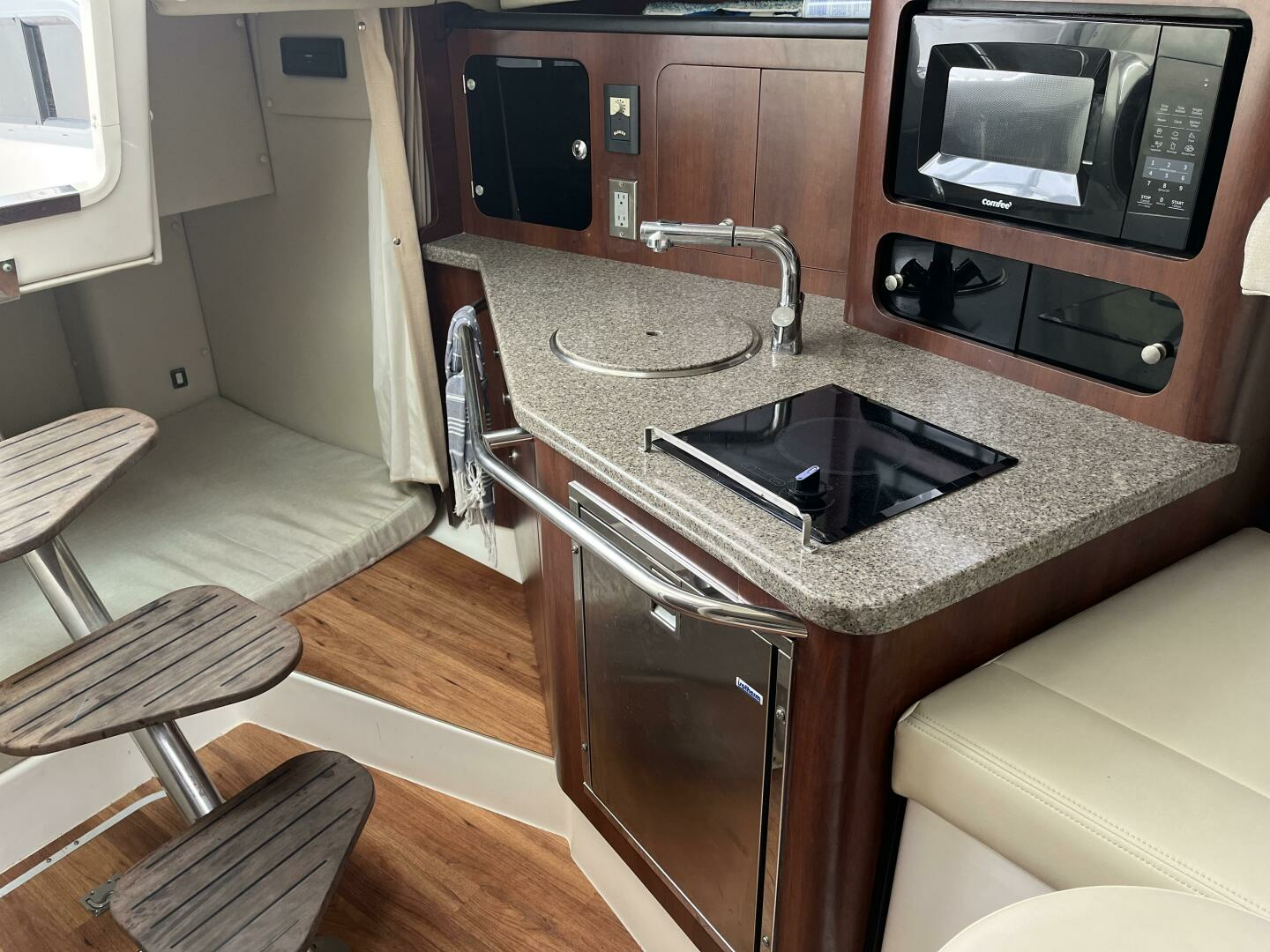 2015 Robalo R305 Walkaround - Image 8