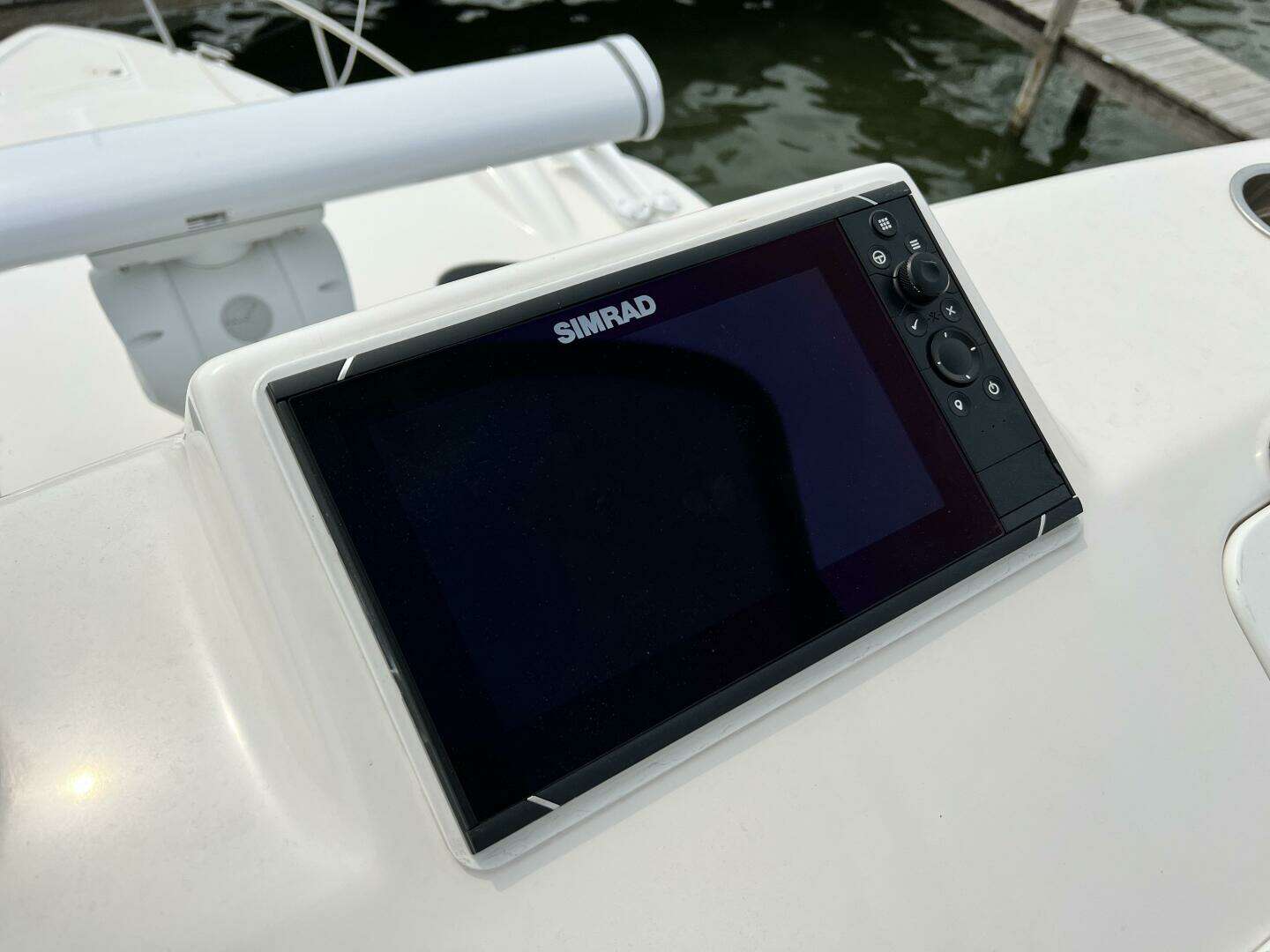 2012 Everglades 350 LX - Image 31