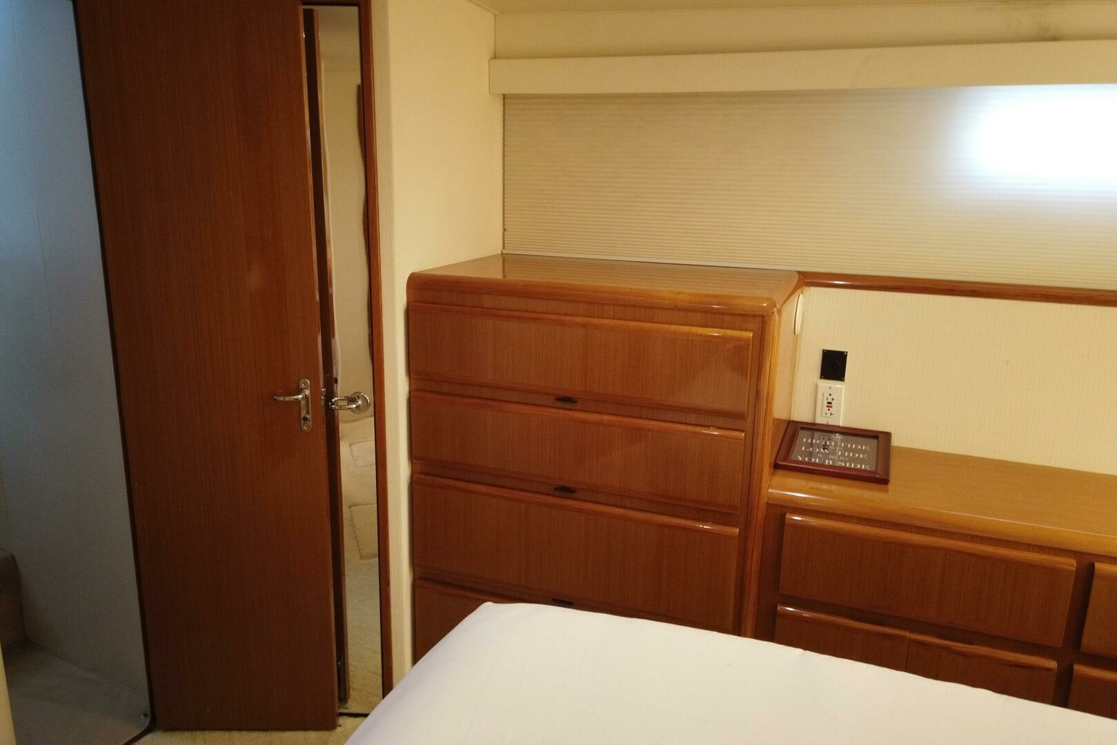 1999 Viking Motoryacht - Image 34
