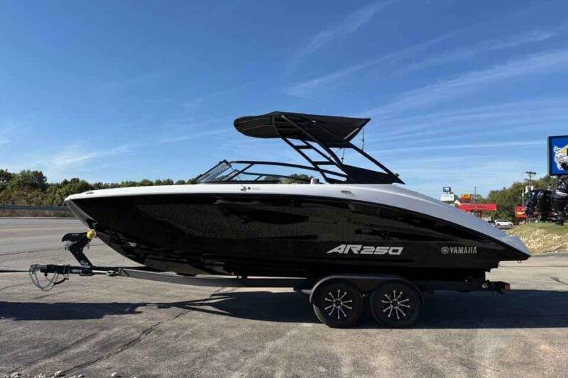 2026 Yamaha Boats AR250