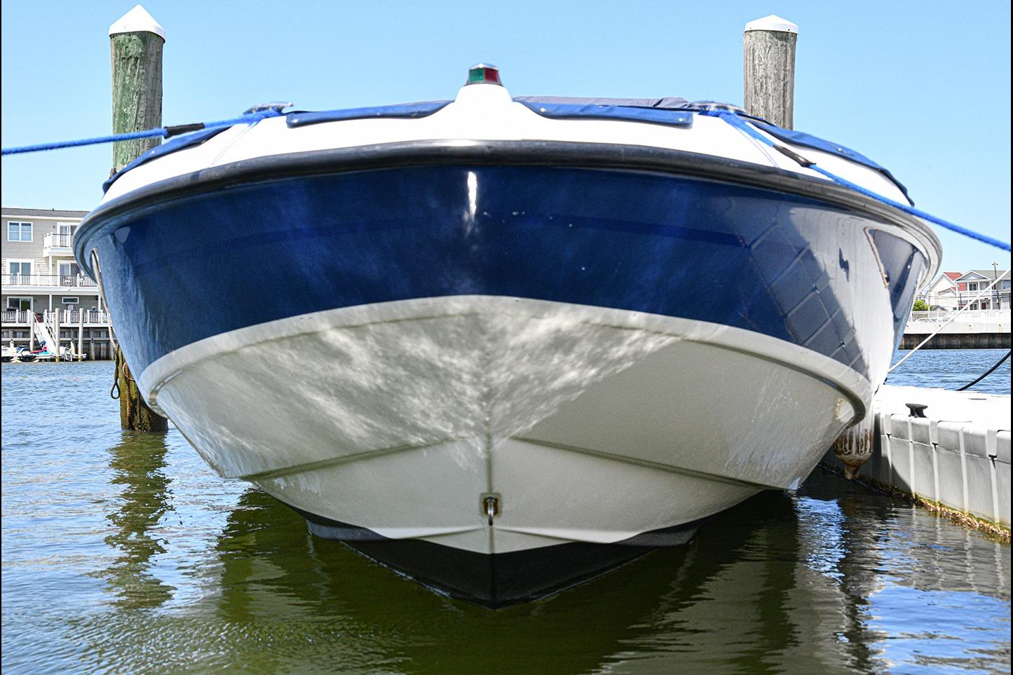 2005 Bayliner 225