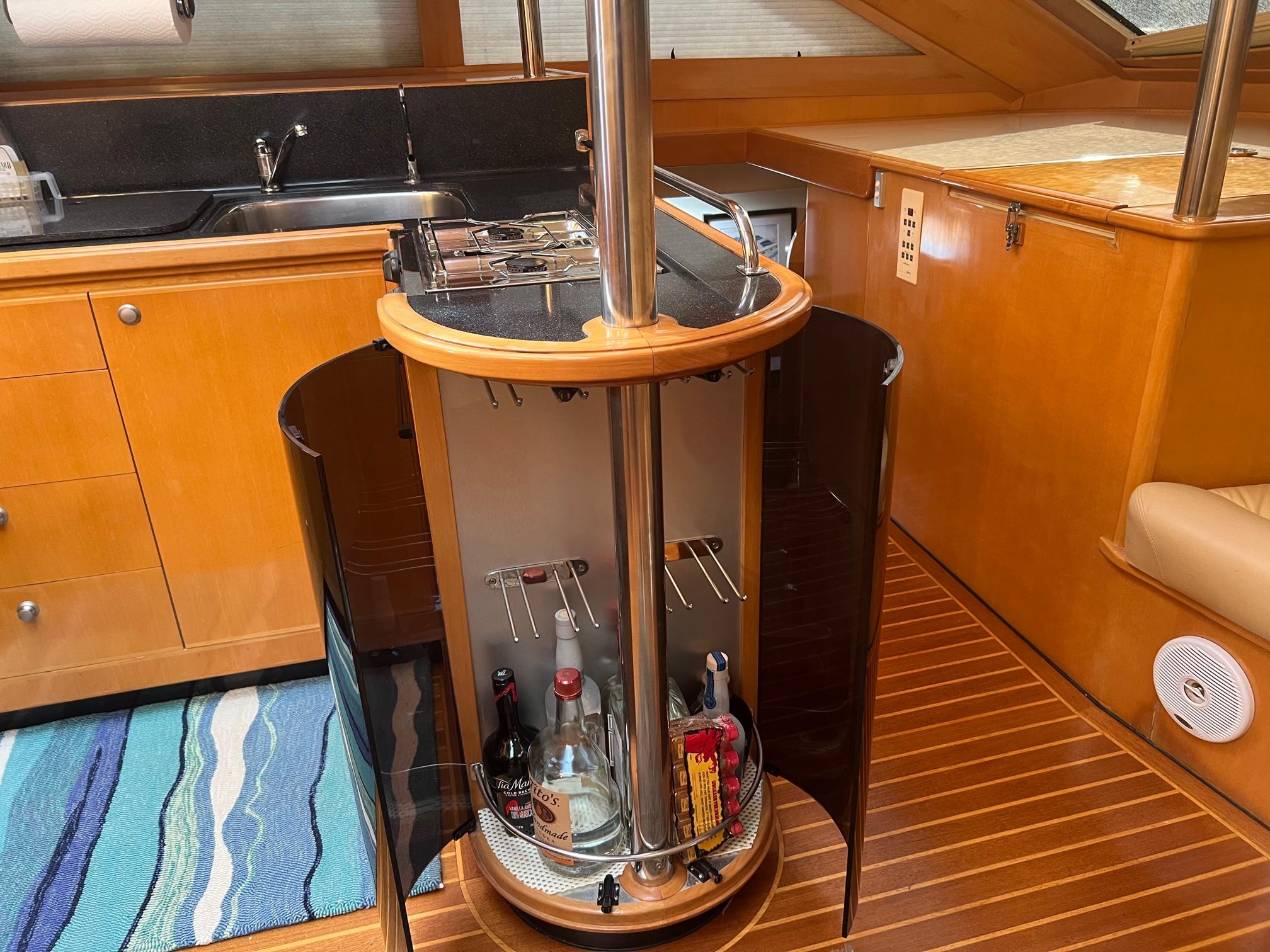 Interior of Jutson 46 LRC yacht, kitchen with bar area, year 2000.