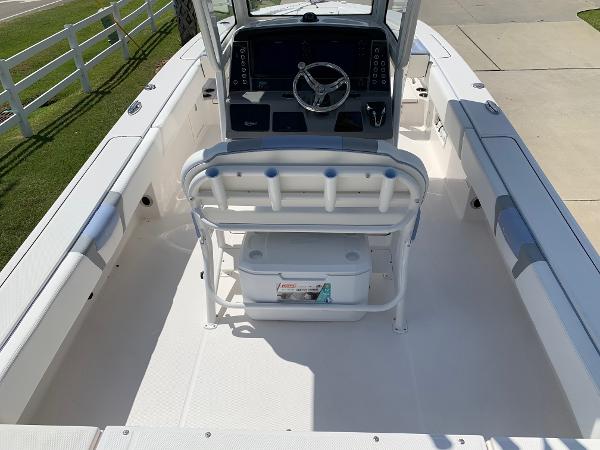 2024 Robalo 266 Cayman center console boat interior with helm and seating.