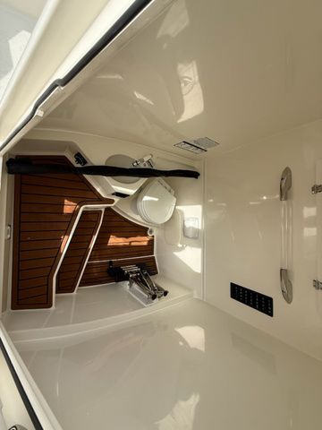 2027 Cobia 245 Center Console - 16