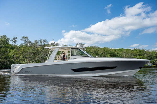 2020 Boston Whaler Outrage