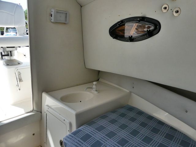 2001 Cobia 230 Walkaround - 17