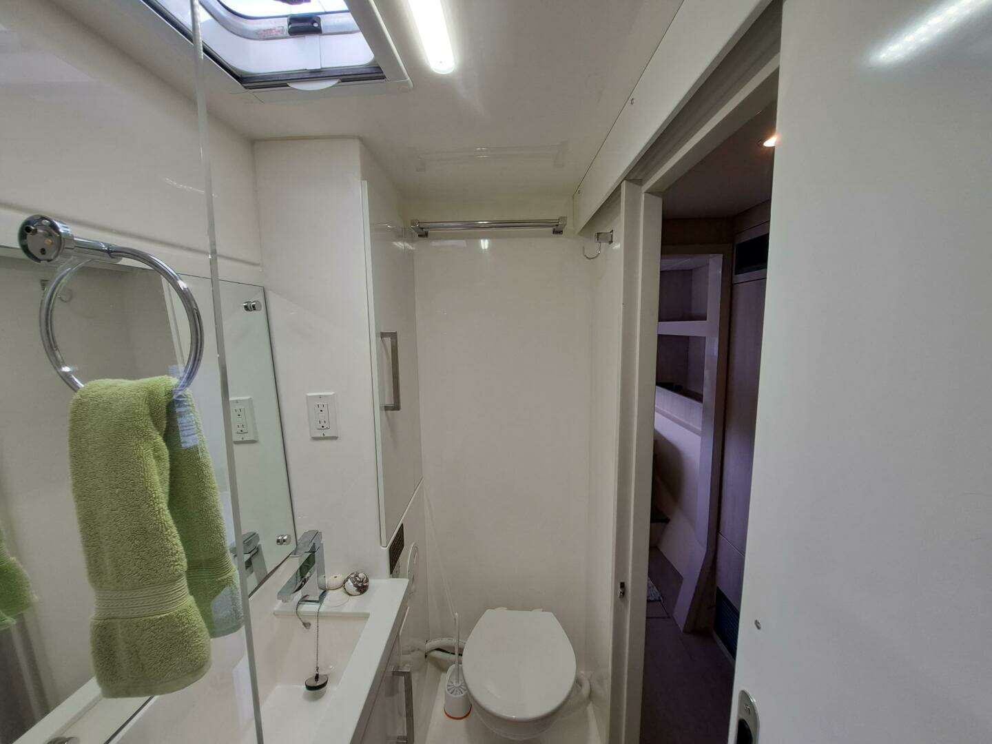 2016 Leopard 58 - Image 40