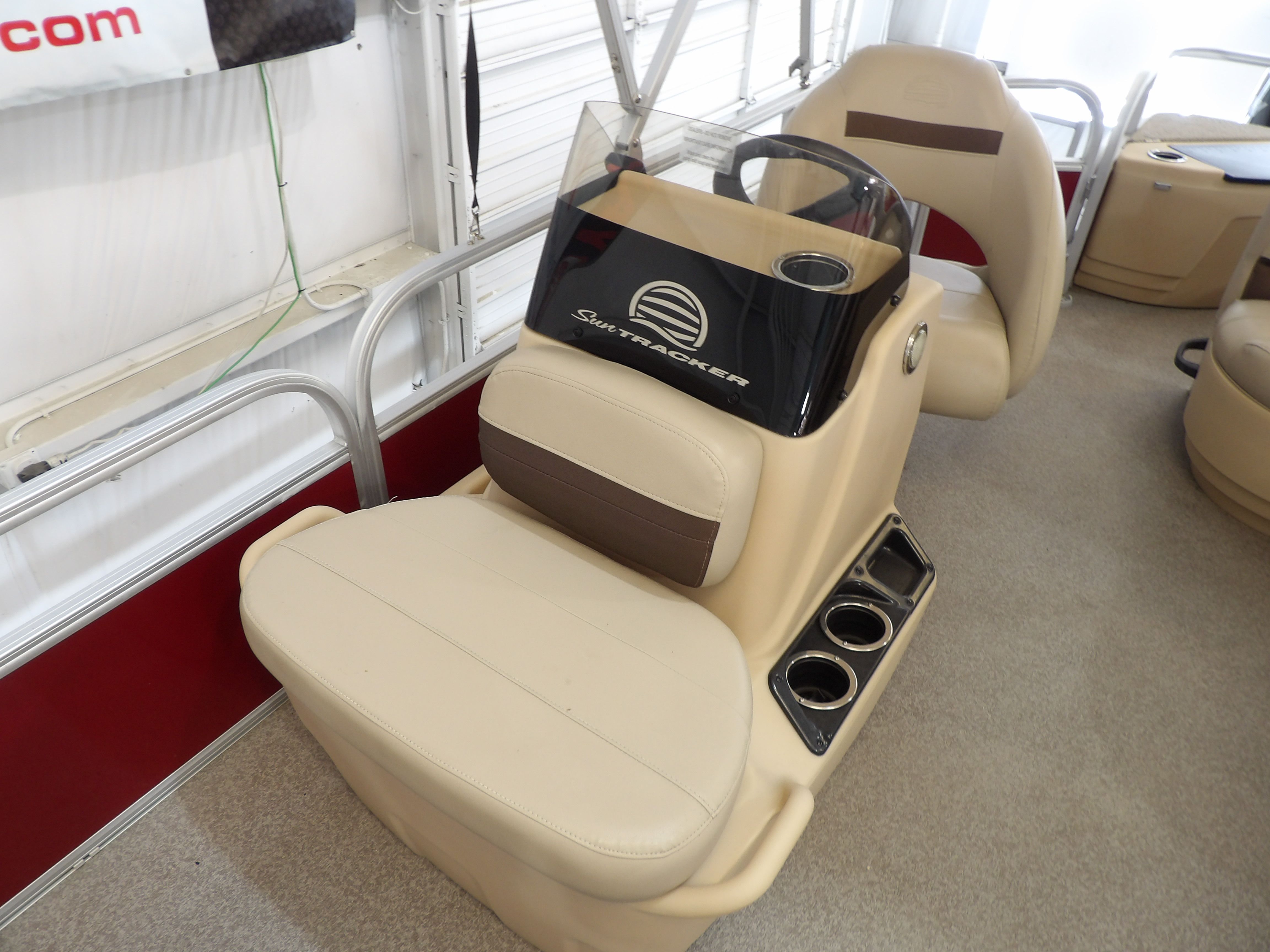 2019 Sun Tracker 18 Bass Buggy - 10