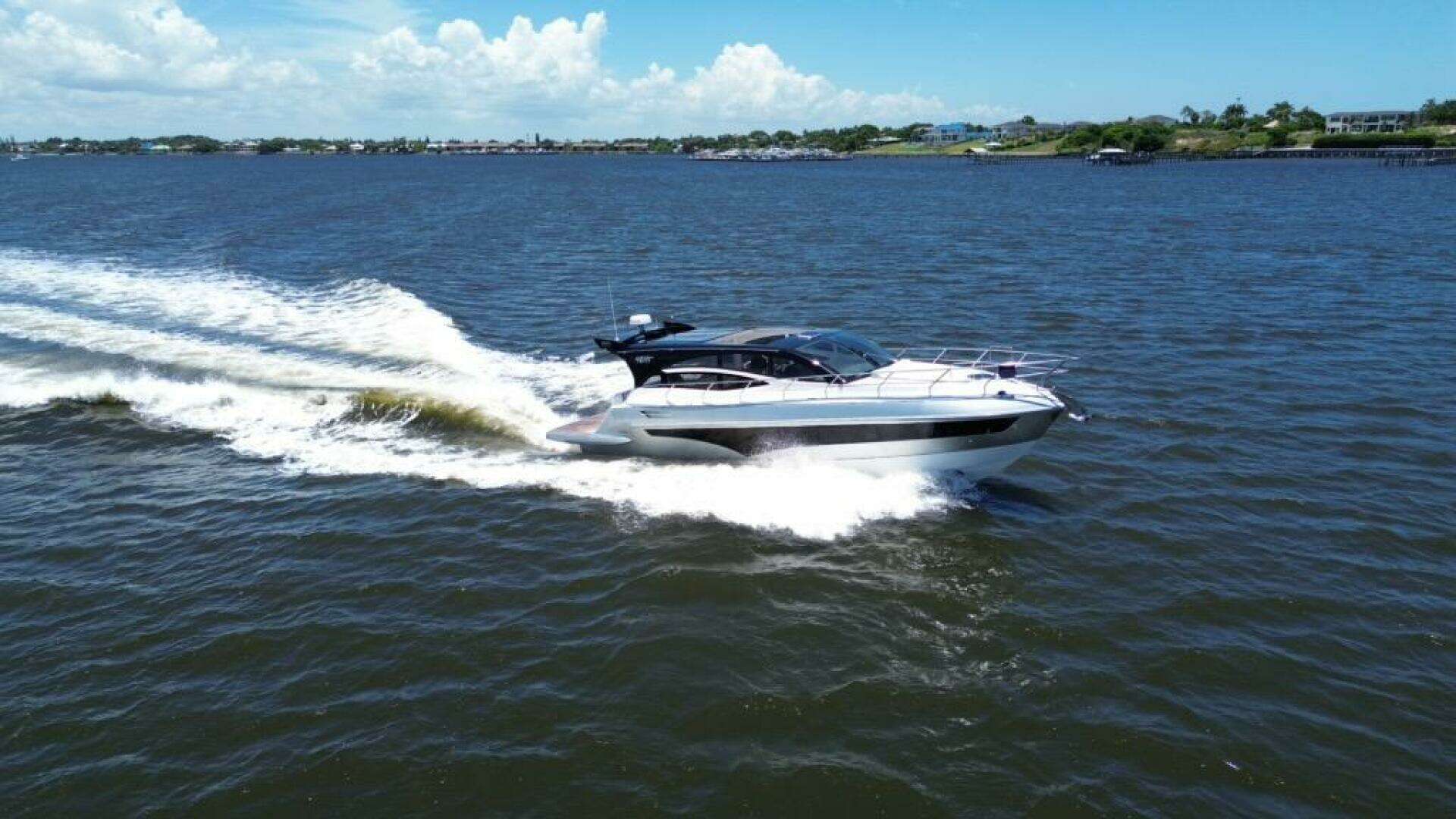 2025 Real 40 HT Luxury - Image 12