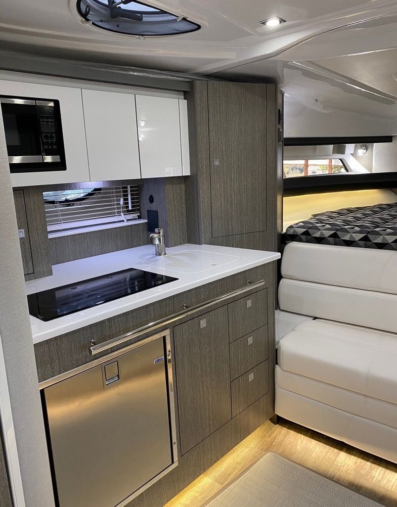 2021 Monterey 335 Sport Yacht - 3