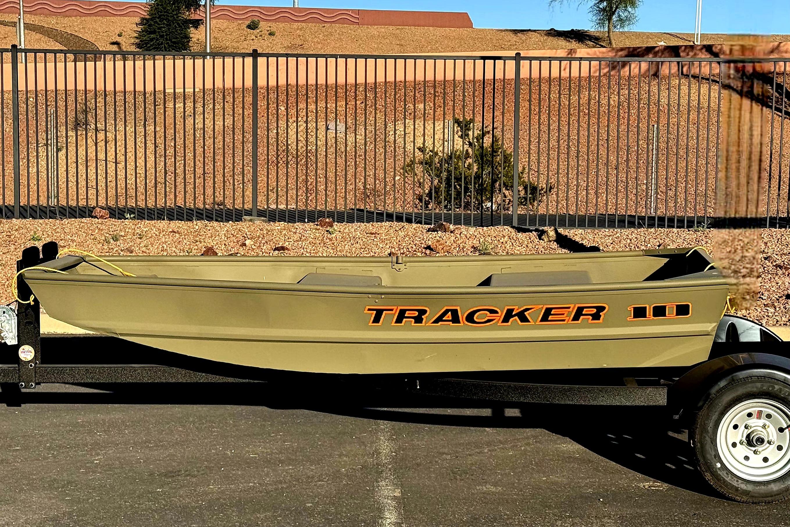 2026 Tracker Grizzly 10 Jon