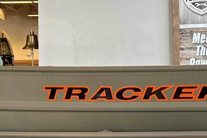 2026 Tracker Grizzly 10 Jon