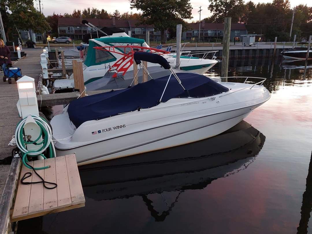 1998 Four Winns 245 Sundowner - 5