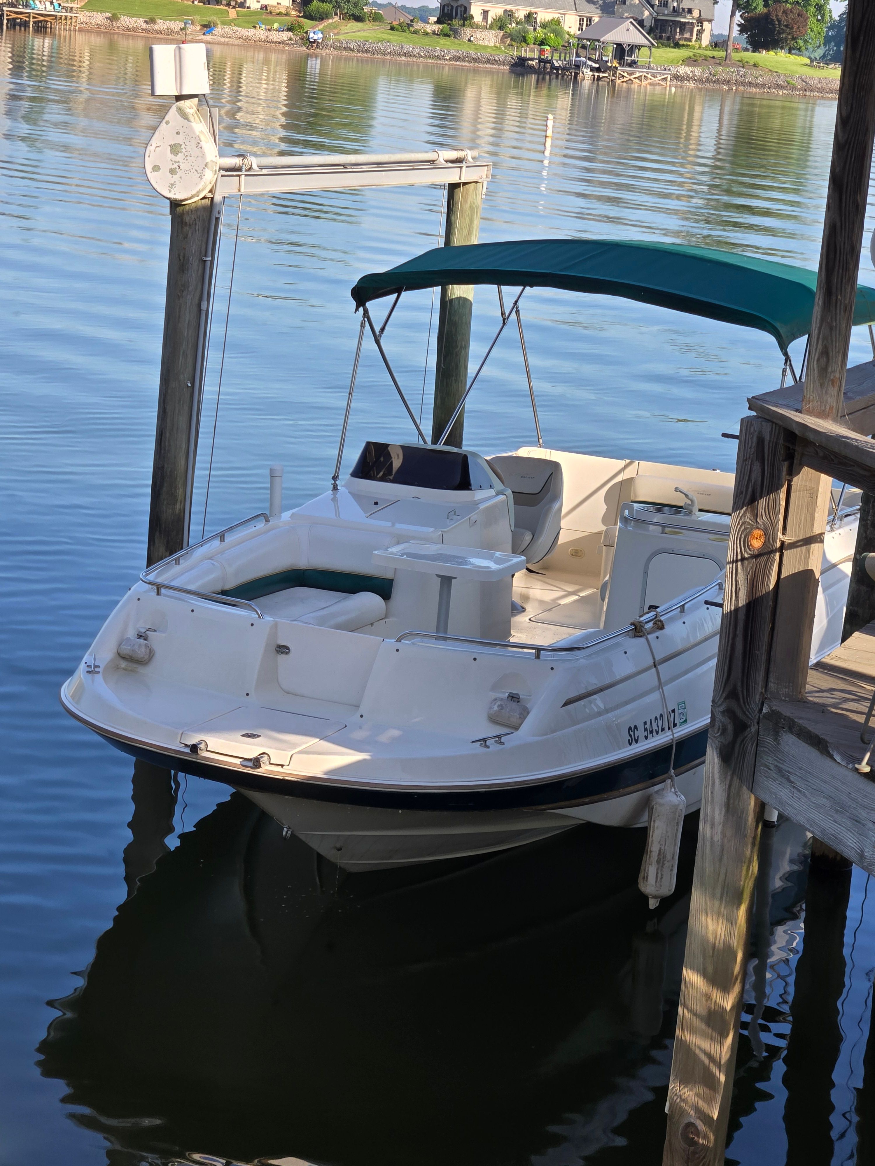 1998 Monterey 233 Explorer - 2
