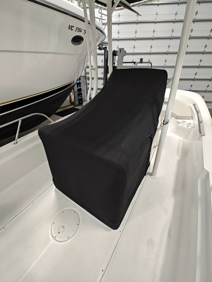 2025 Boston Whaler Montauk - Image 7