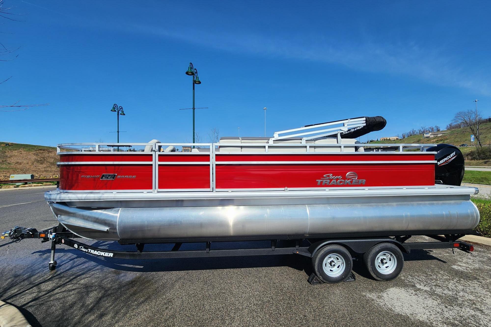 2026 Sun Tracker Fishin' Barge 22 DLX