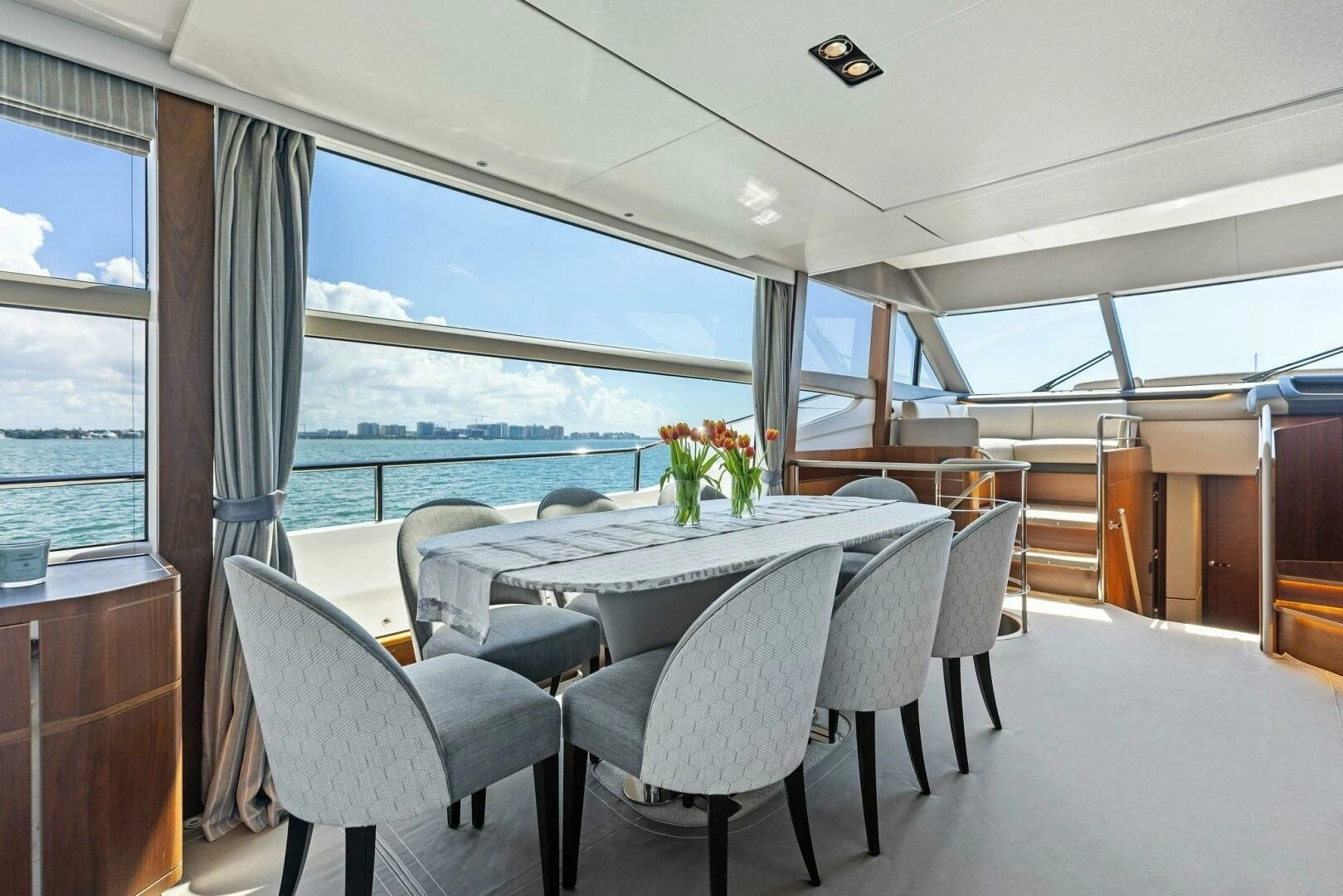2018 Princess Y75 Motor Yacht - Image 14
