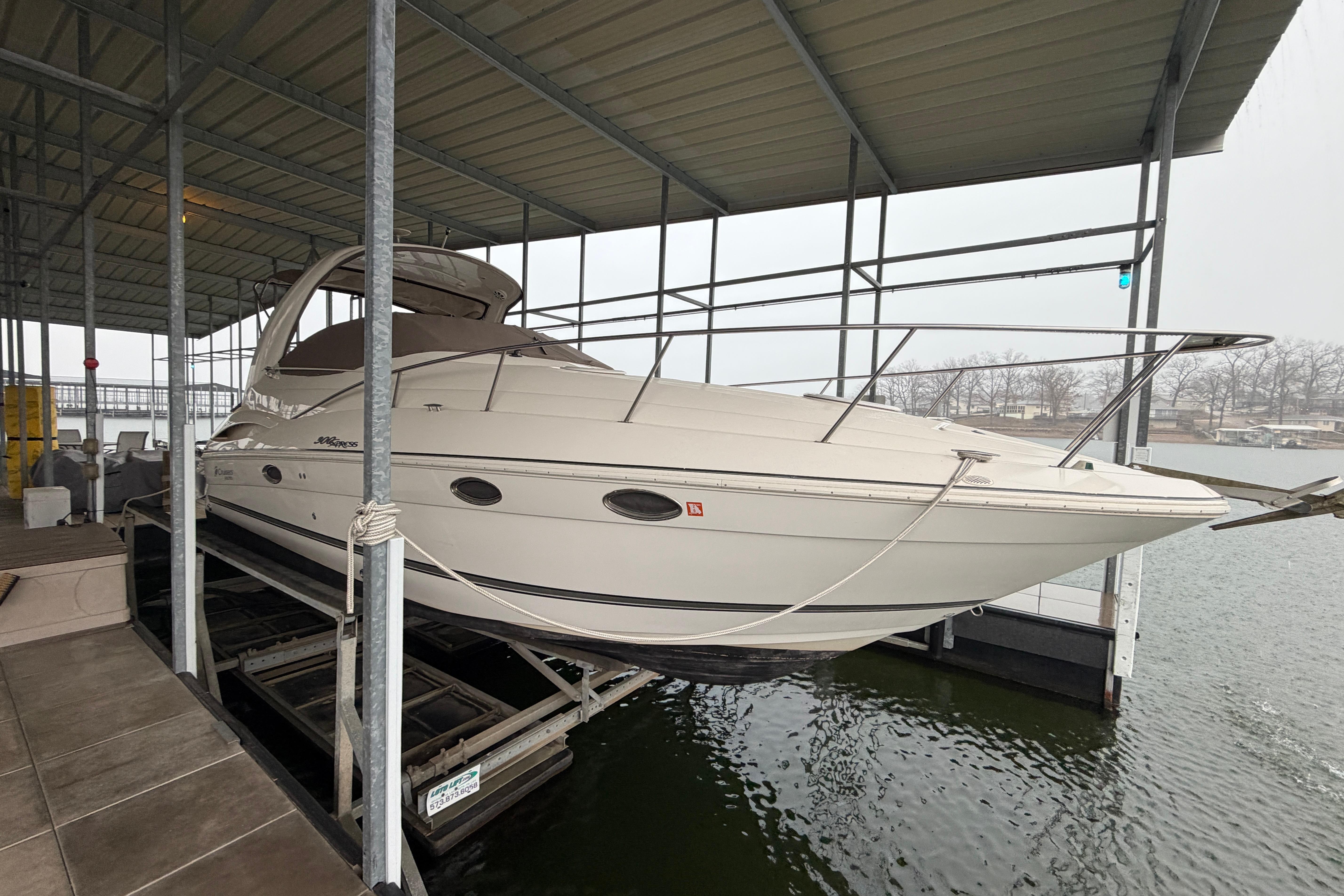 2006 Cruisers Yachts 300 Express