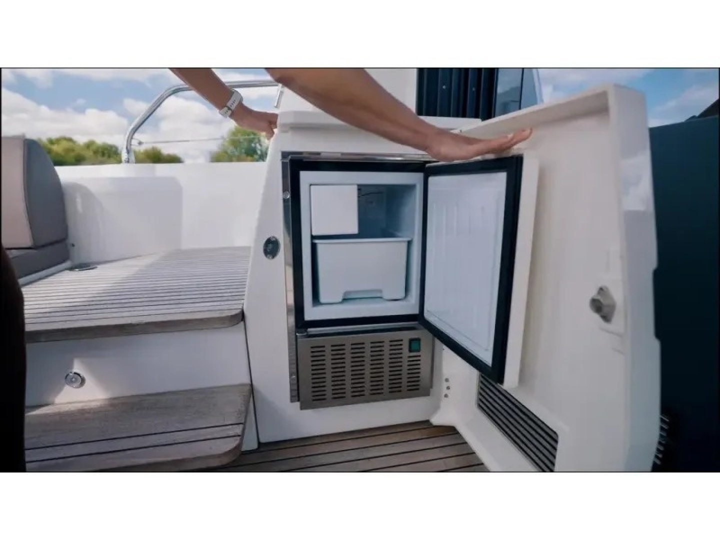 2018 Present Yachts 520S - Image 16