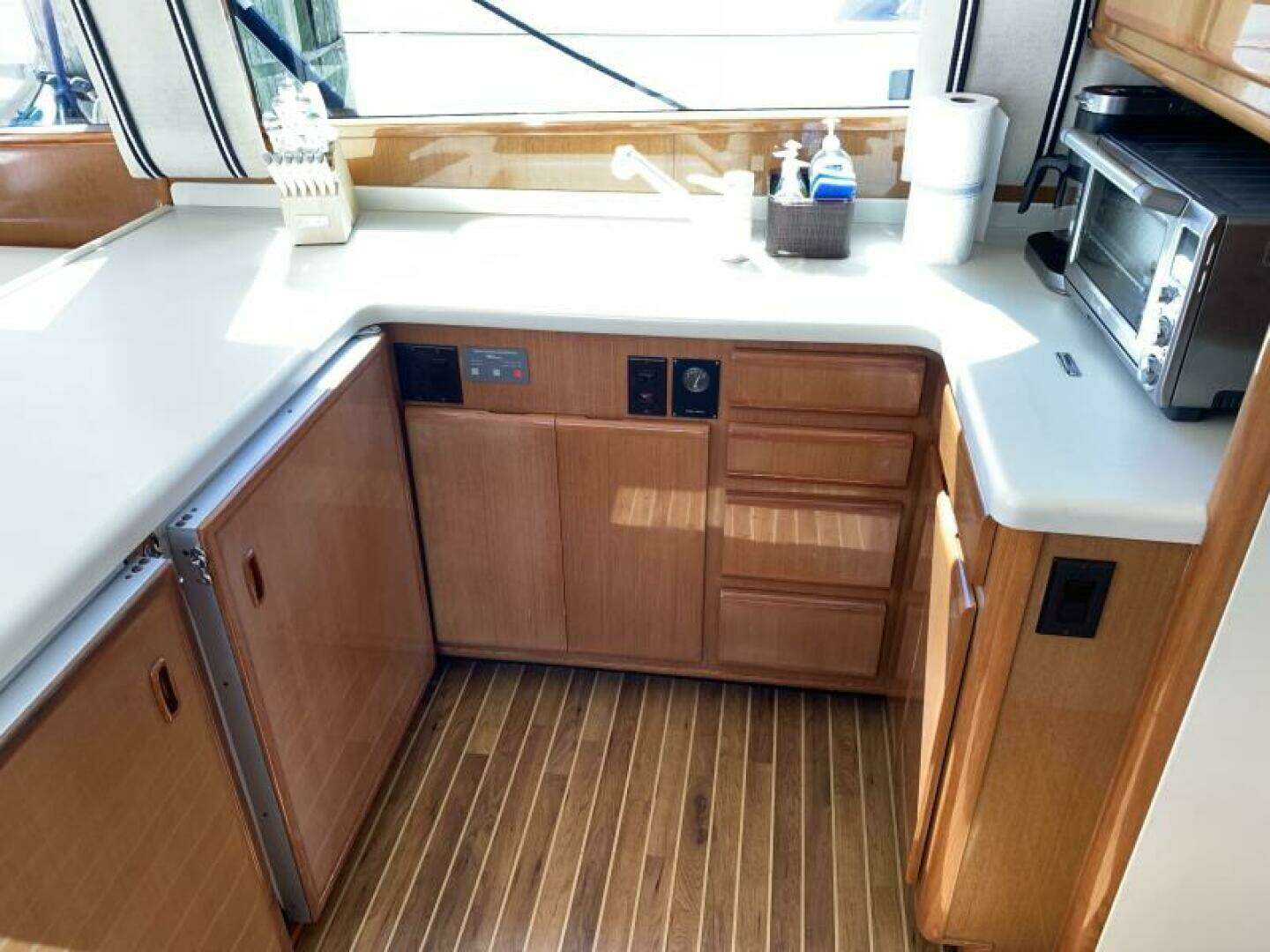 2000 Viking 50 Convertible Sportfish - Image 13