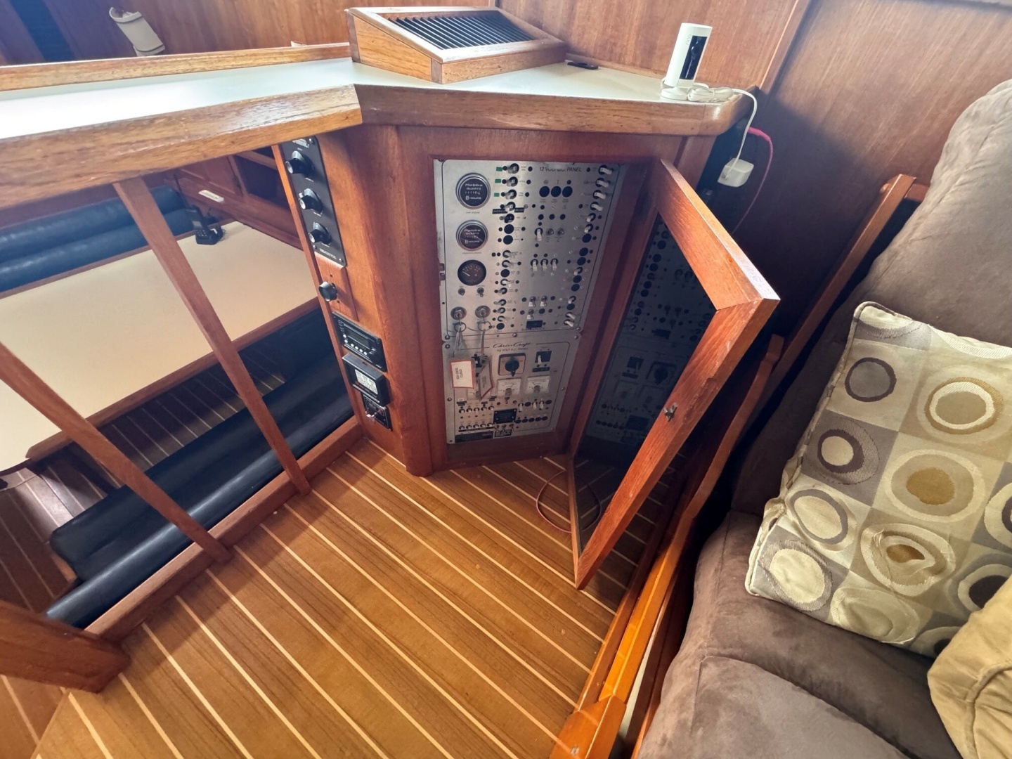 1987 Chris-Craft 44 Sedan - Image 20