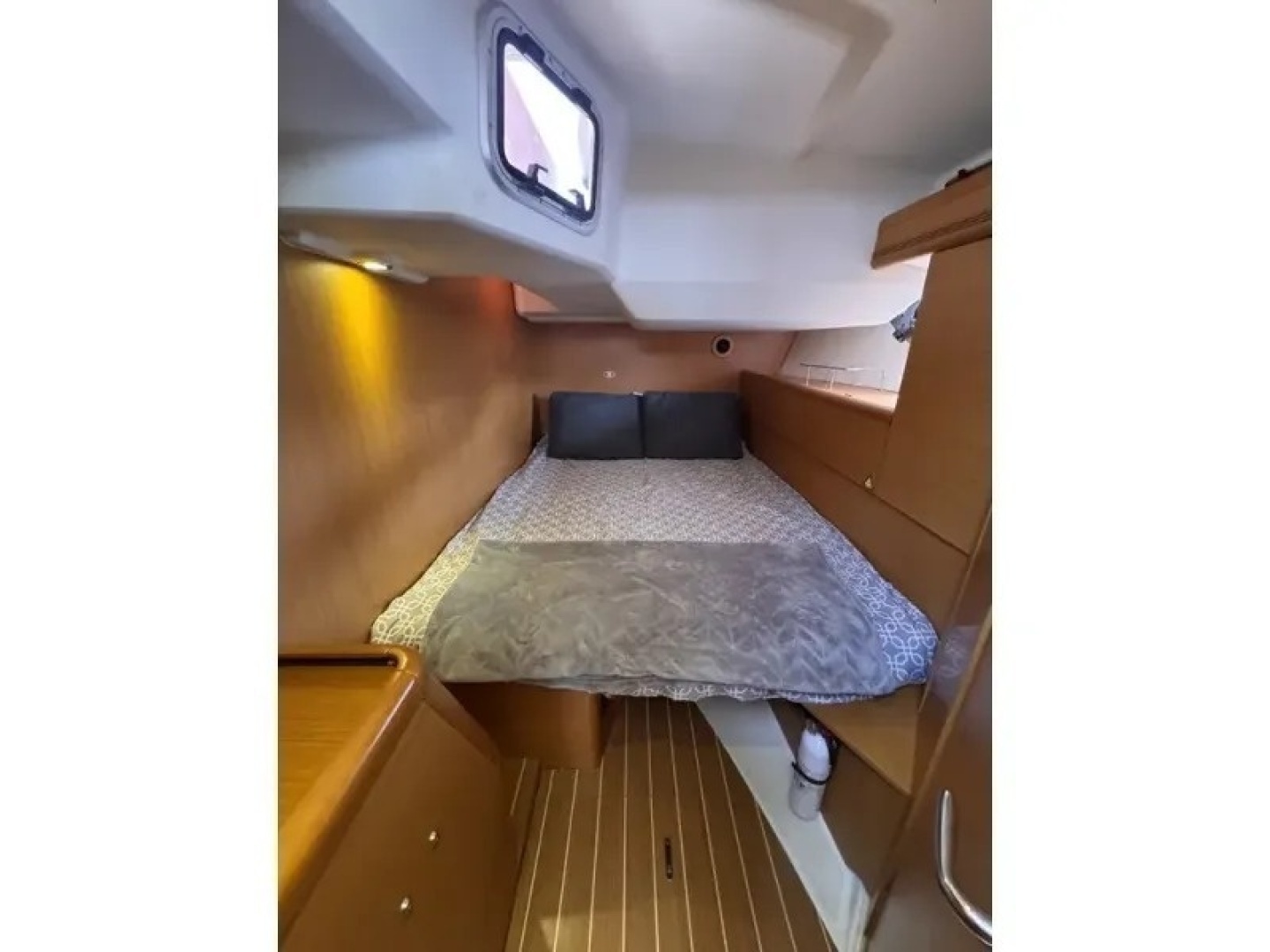 2011 Jeanneau 50 Deck Saloon - Image 23