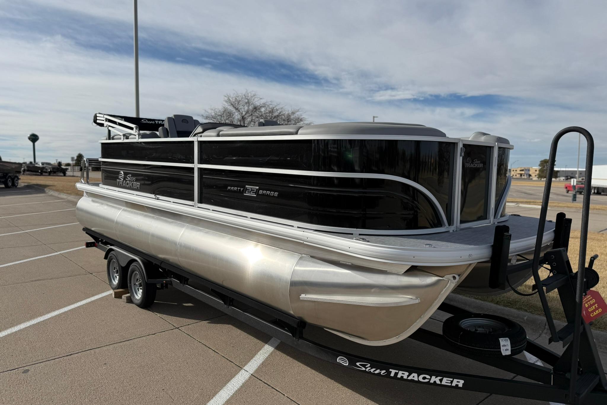 2026 Sun Tracker Party Barge 22 XP3