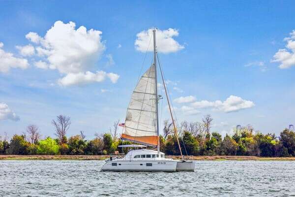 2005 Lagoon 380S