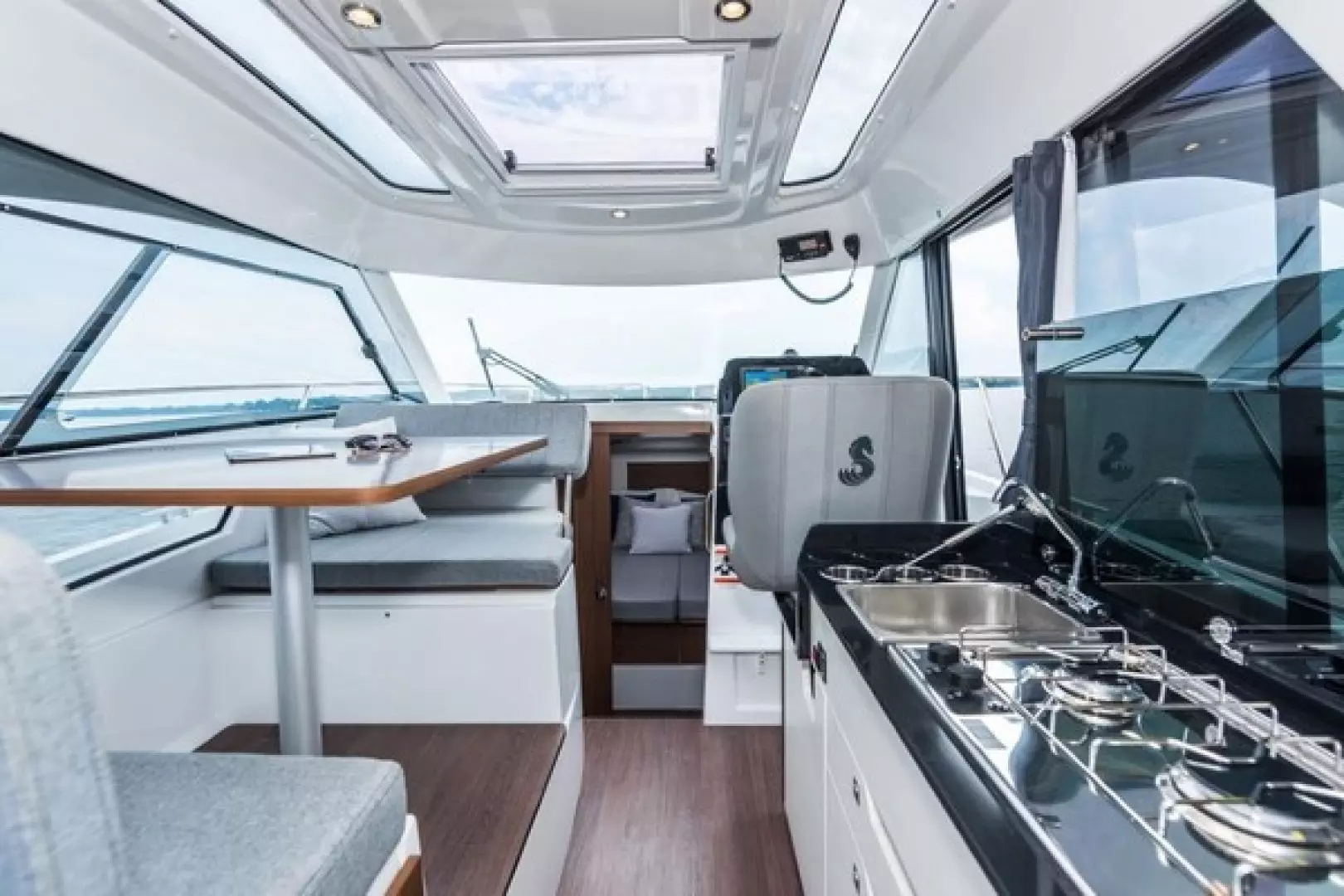 2025 Beneteau Antares 9 - Image 12