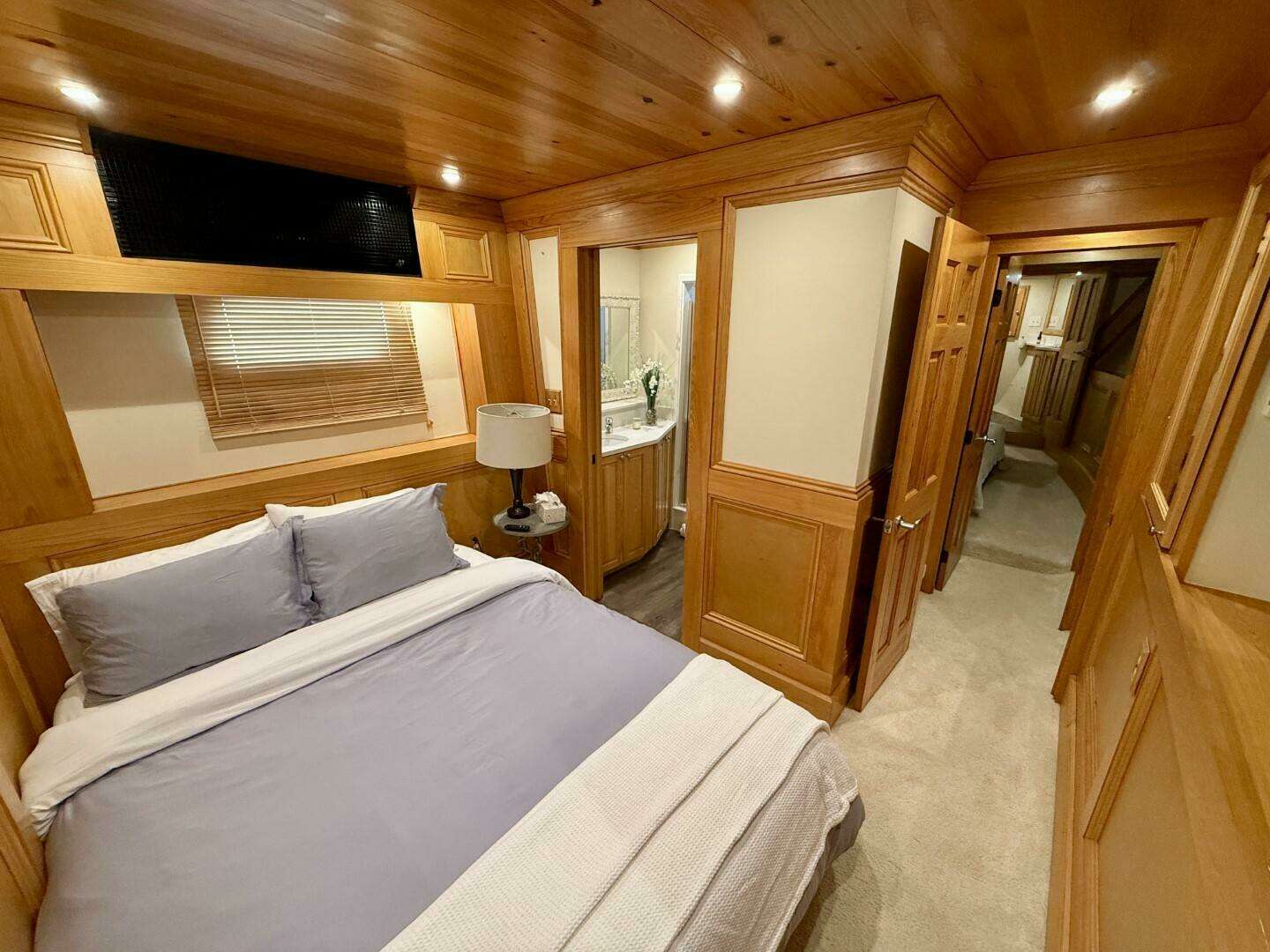 2018 Avenger Luxury Catamaran Coastal Cruiser - Image 28