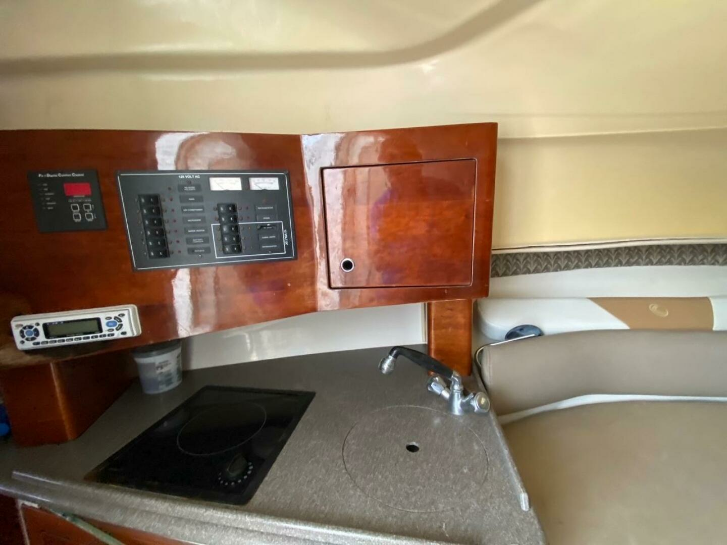 2003 Edgewater 265 Express - Image 8