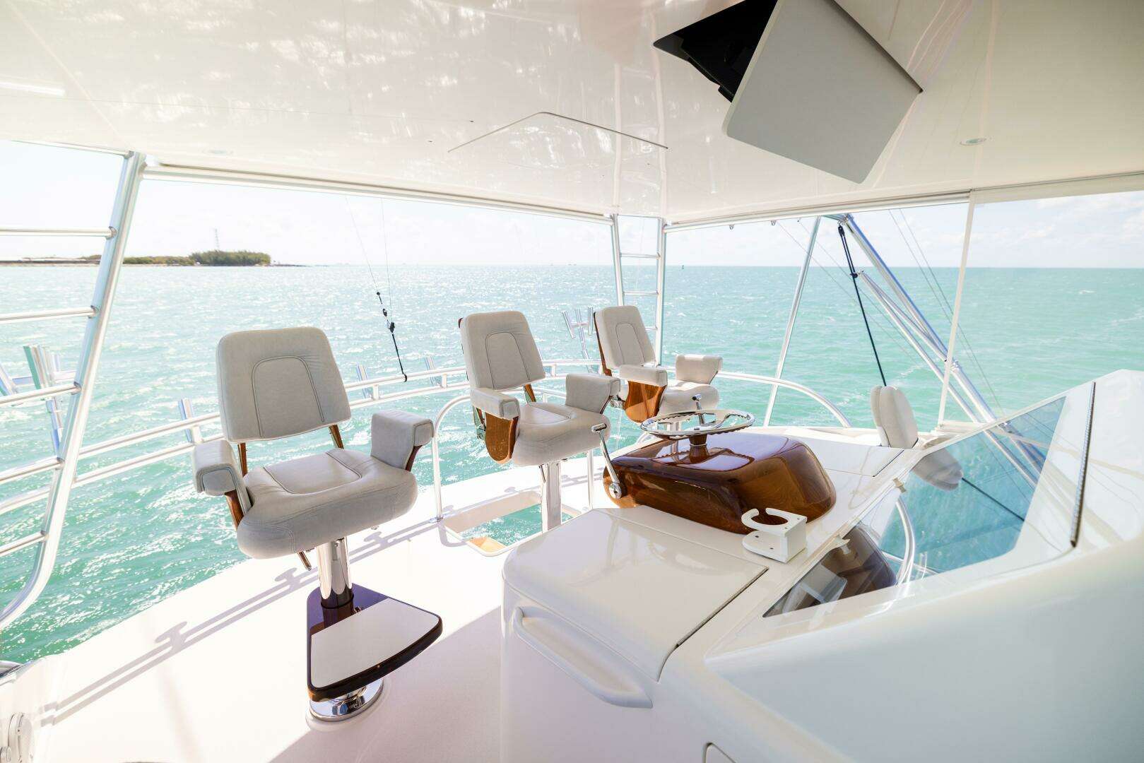 2011 Viking 70 Convertible - Image 31