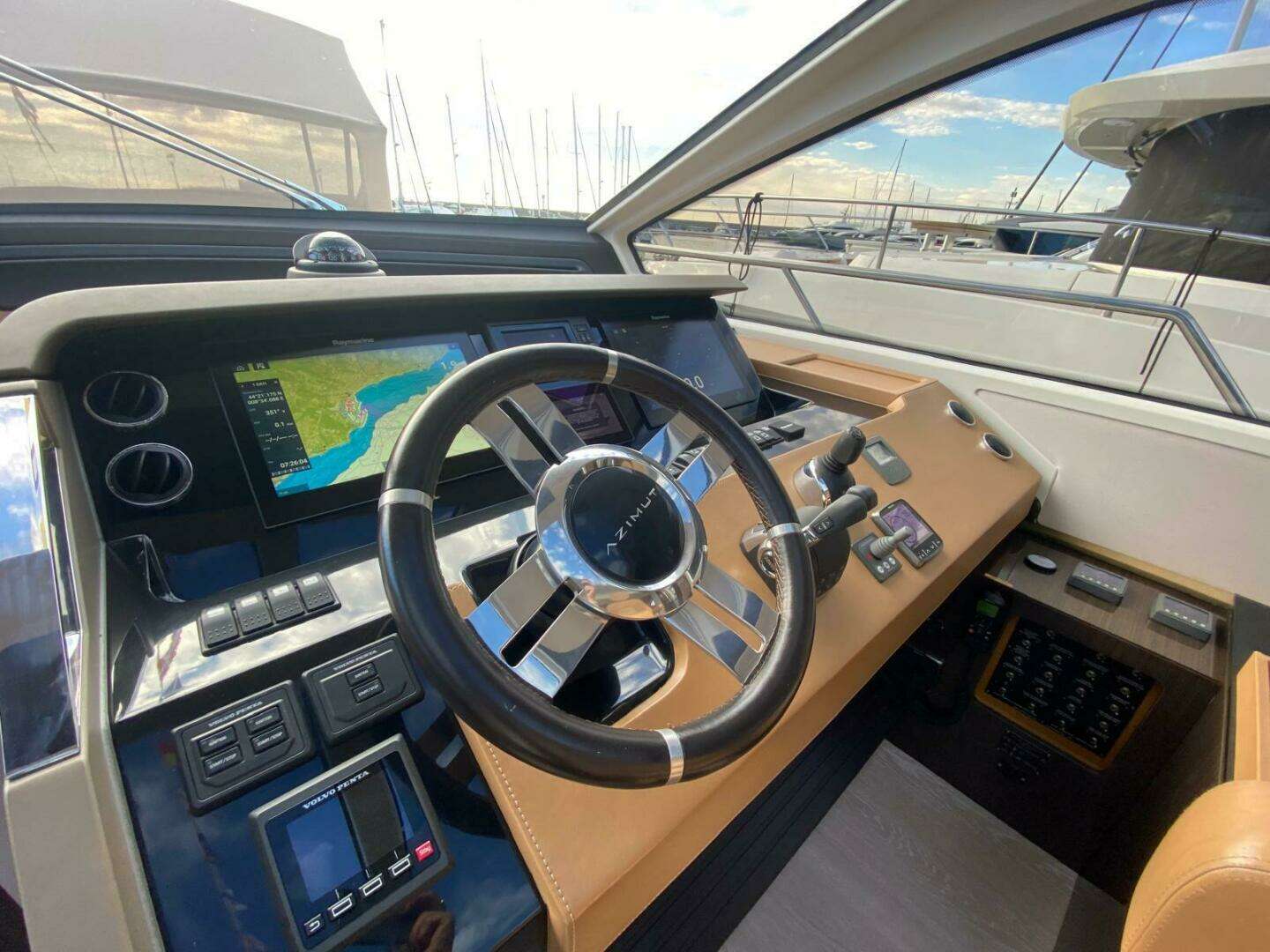 2016 Azimut 77S - Image 24