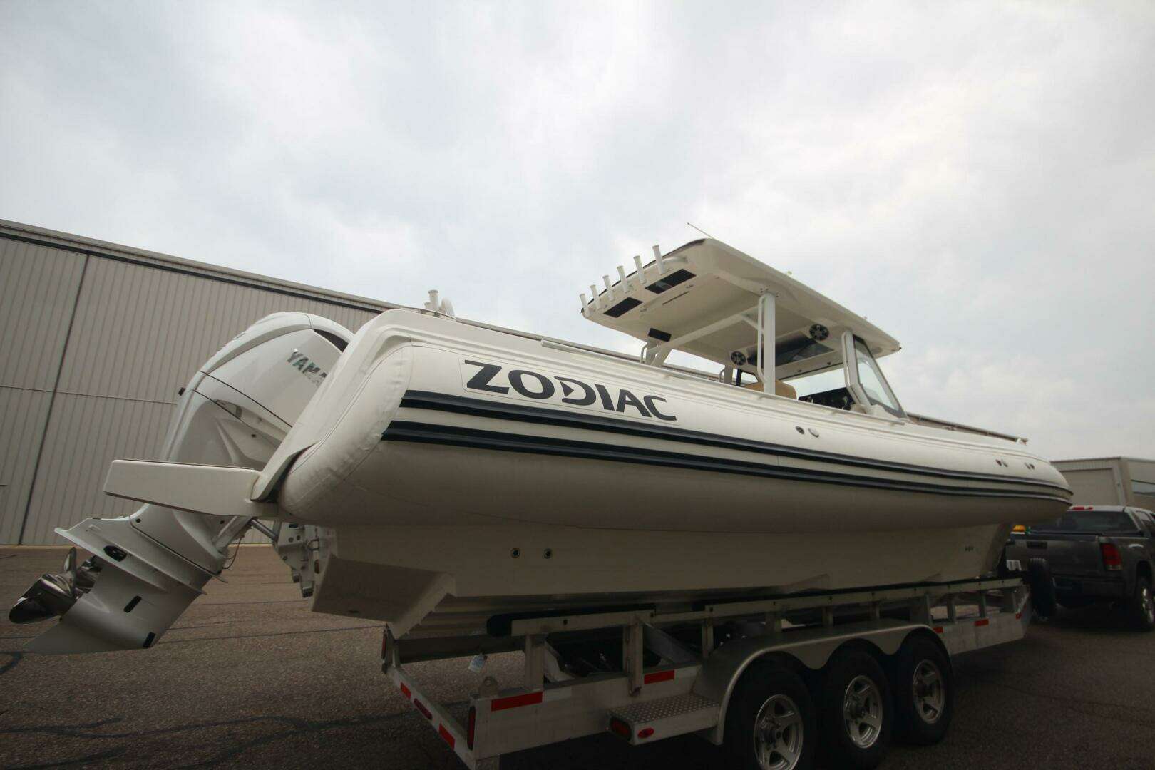 2026 Zodiac X10CC Twin Yamaha 350's w/ Joystick - Image 4