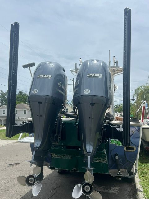 2007 Dorado 30 boat with twin Yamaha 200 outboard engines.