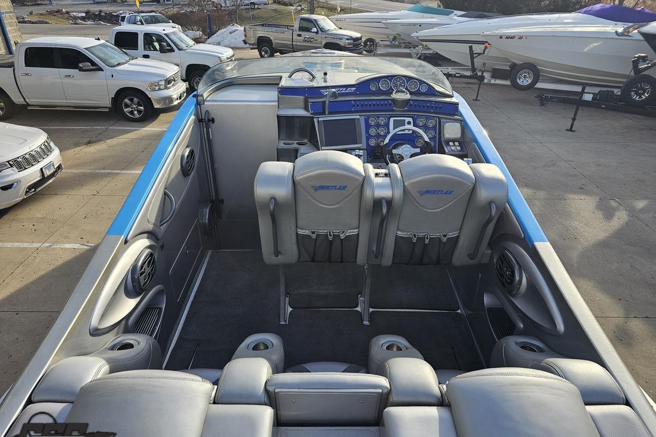 2007 Hustler 41 Razor boat interior with sleek seating and advanced dashboard controls.