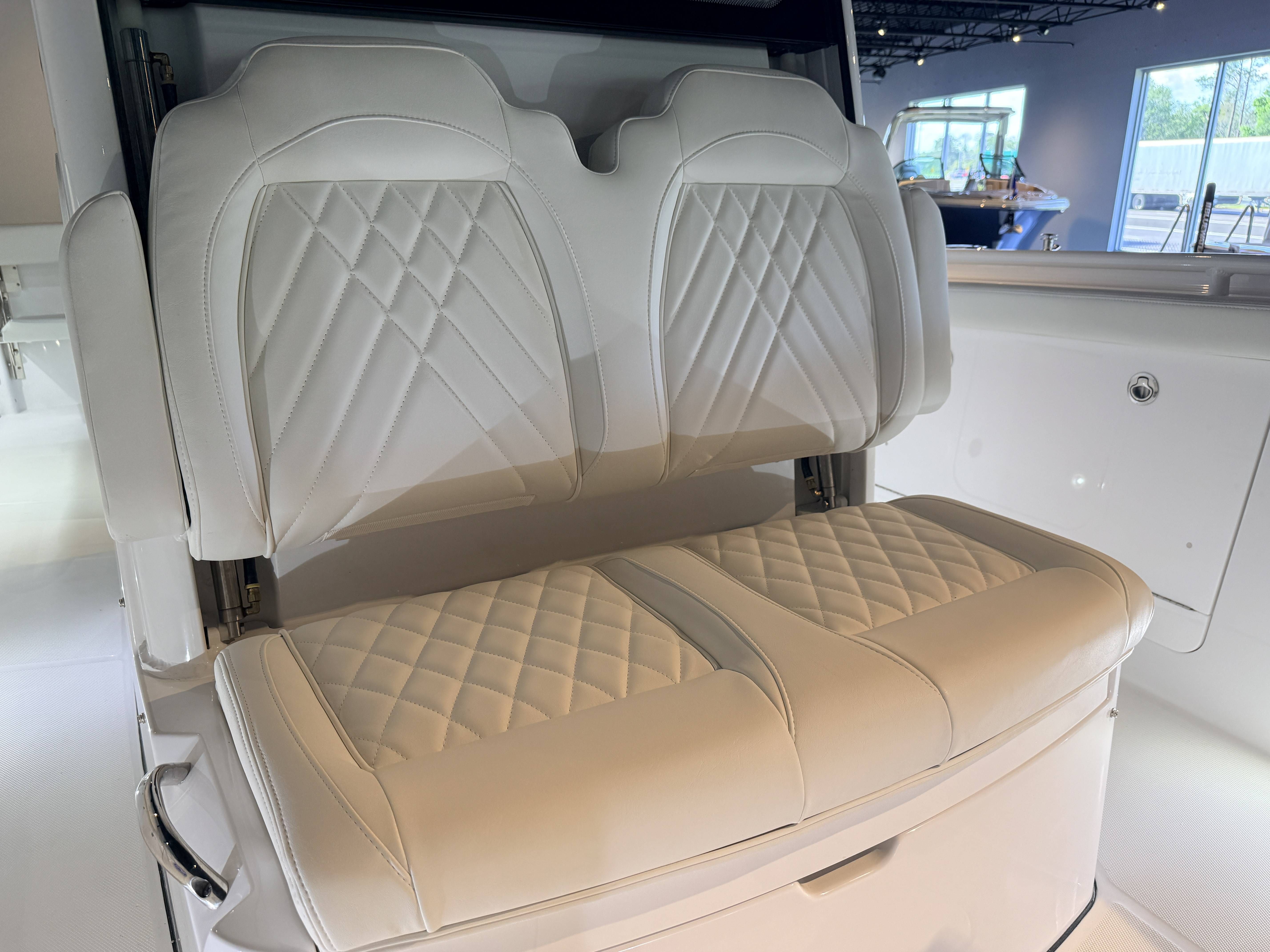 2026 Everglades 285 Center Console - 33