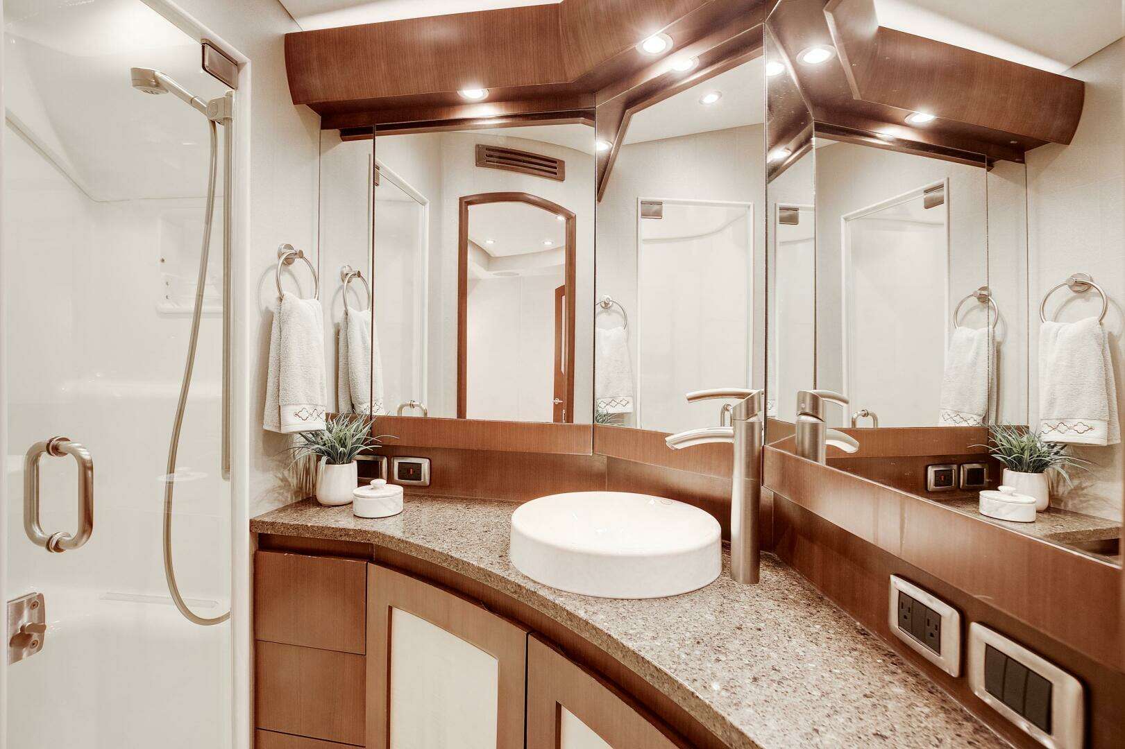 2015 Ocean Yachts 64 Convertible - Image 10